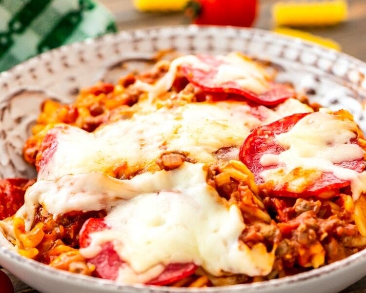 Bowl of crock pot pizza pasta