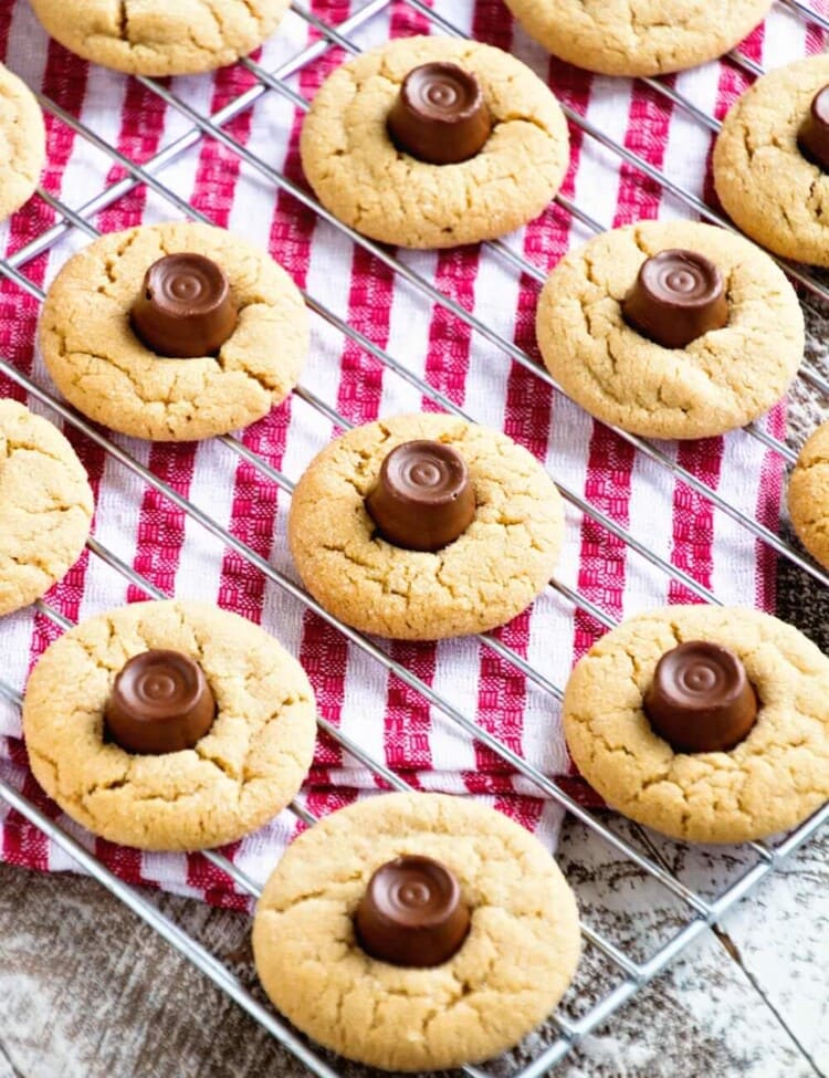 Rolo Peanut Butter Blossom Cookies Recipe ~ Soft Chewy Peanut Butter Blossoms with a Rolo in the Middle! Quick, Easy Christmas Cookie Perfect for the Holidays!