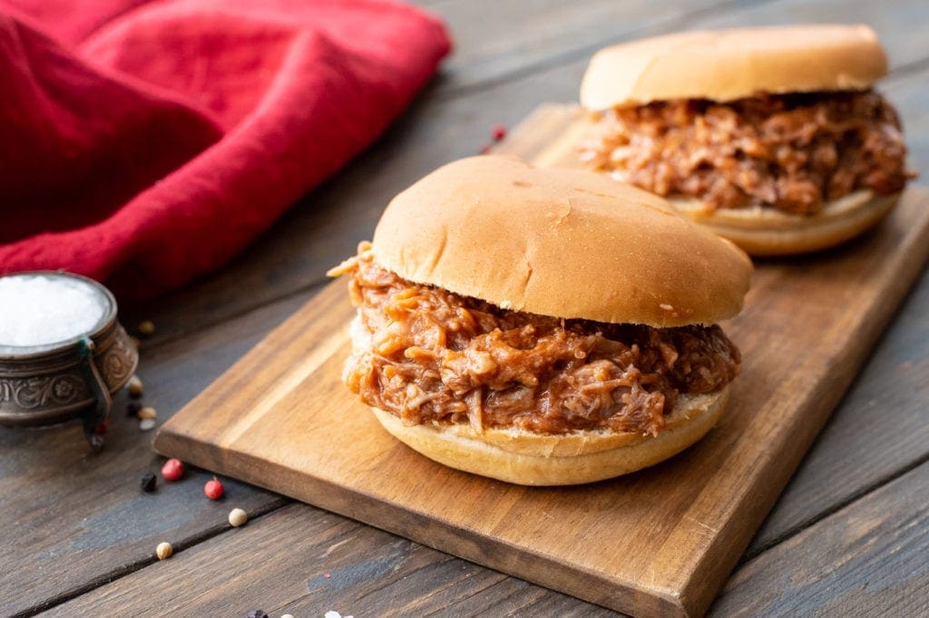 Slow cooker pulled pork in bun