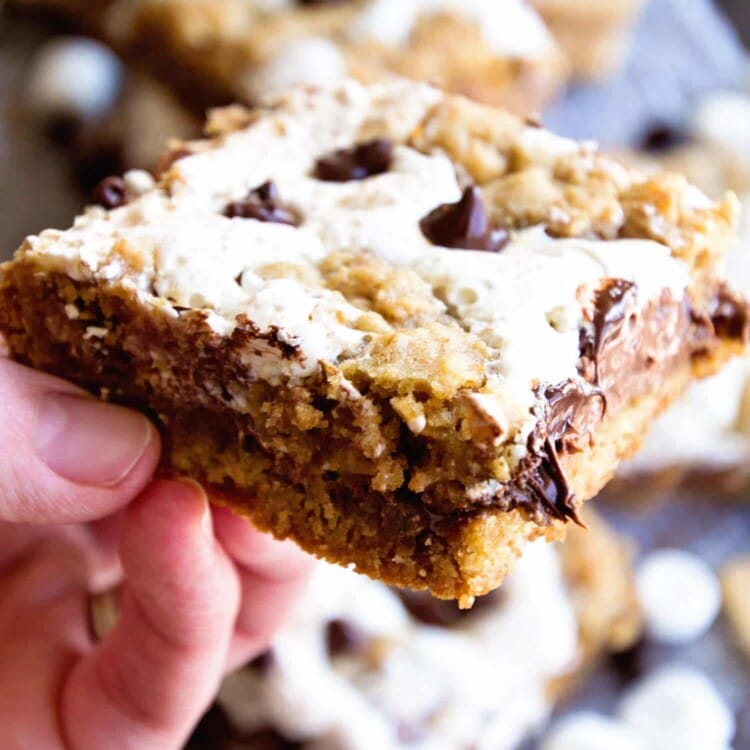 S'mores Bars ~ Now You Can Have a S'more Whenever You Want! These Delicious S'mores Bars Are Full of Graham Crackers, Marshmallows and Chocolate! Ooey, Gooey and Delicious!