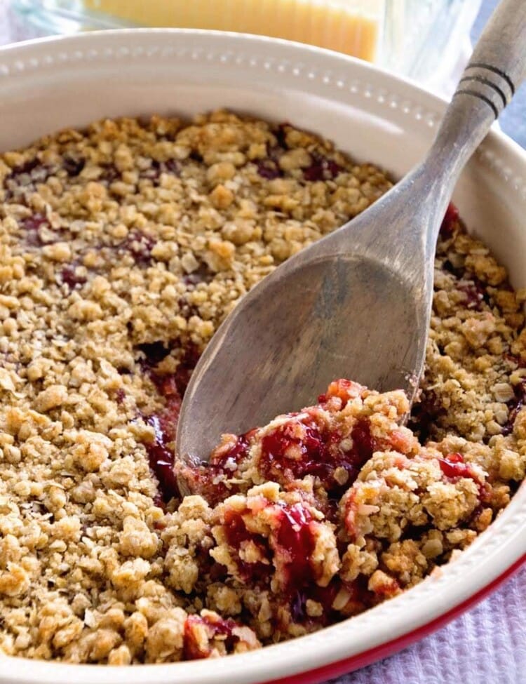 Cherry Crumble Pie ~ Quick, Easy and Delicious Cherry Dessert! Tons of Crunchy Crumb Topping and a Delicious Crumb Crust with Cherry Pie Filling!