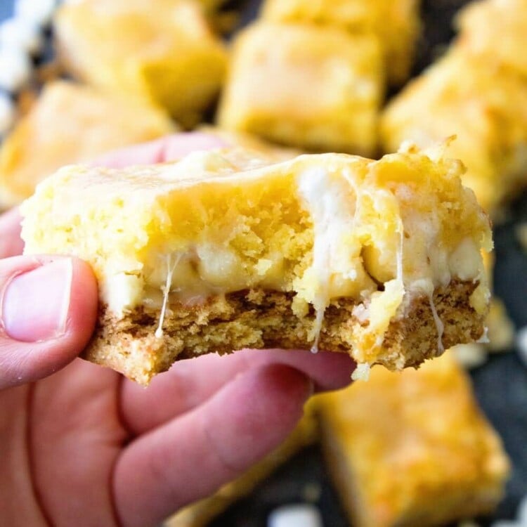 White Chocolate S’mores Bars ~ The Ultimate Treat! These Gooey Cake Bars are a Delicious Twist on a S'mores Bar!