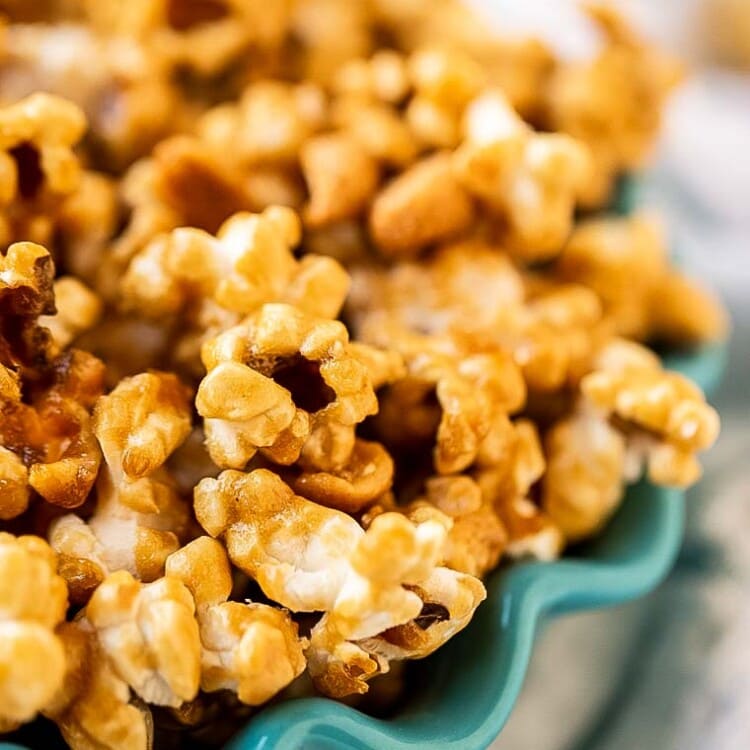 Easy Caramel Corn in teal bowl