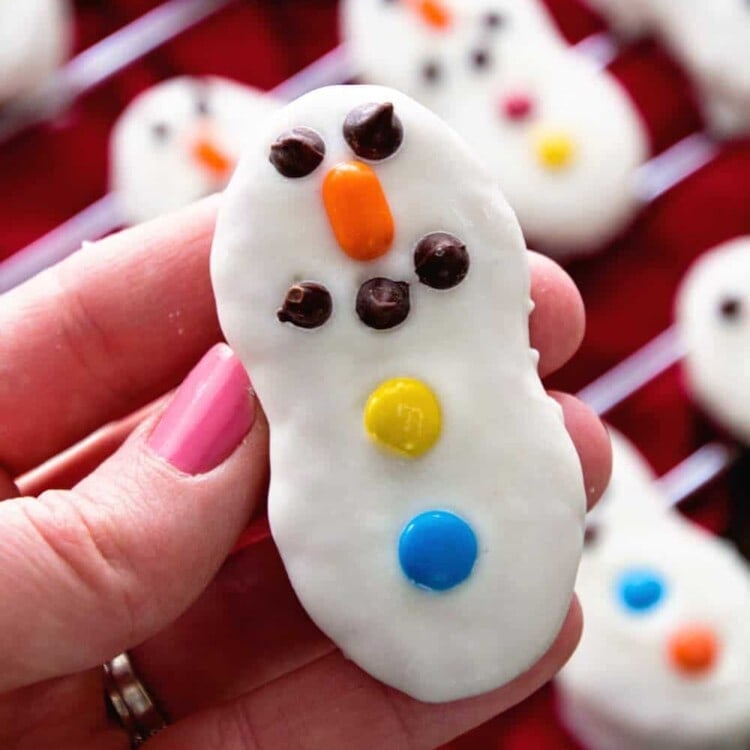 Snowman Cookies ~ Nutter Butter Cookies Dressed up as Cute Little Snowman for your Holiday Cookies!