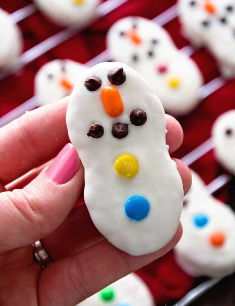 Snowman Cookies ~ Nutter Butter Cookies Dressed up as Cute Little Snowman for your Holiday Cookies!