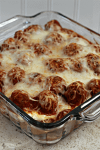 Meatball Sub Casserole ~ Hearty, classic casserole perfect for those days when you just need comfort food! via www.julieseatsandtreats.com #recipe #casserole