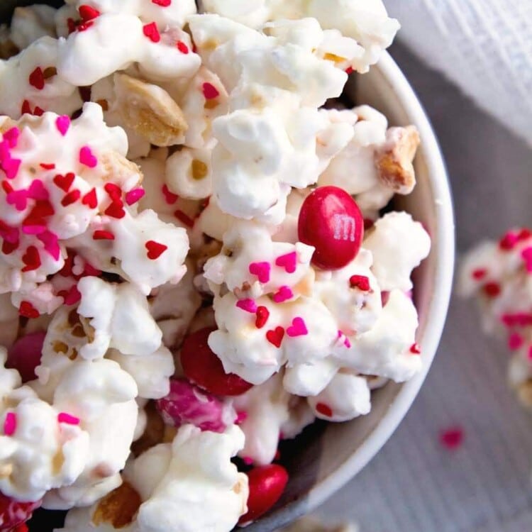 Valentine's Day Snack Mix ~ Popcorn, Peanuts and M&M's coated in White Almond Bark! An Easy Sweet Snack for Your Sweetie!