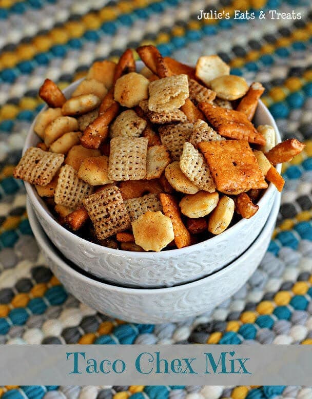 Taco Chex Mix ~ Spice up your favorite snack mix! via www.julieseatsandtreats.com #recipe #snackmix