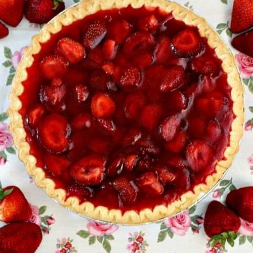 Easy Strawberry Pie ~ Quick and Easy Strawberry Pie anyone can make! via www.julieseatsandtreats.com