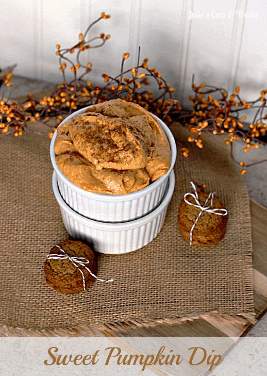 Sweet Pumpkin Dip ~ Full of all the amazing flavors of fall! via www.julieseatsandtreats.com