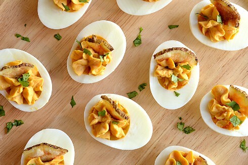 sriracha-deviled-eggs