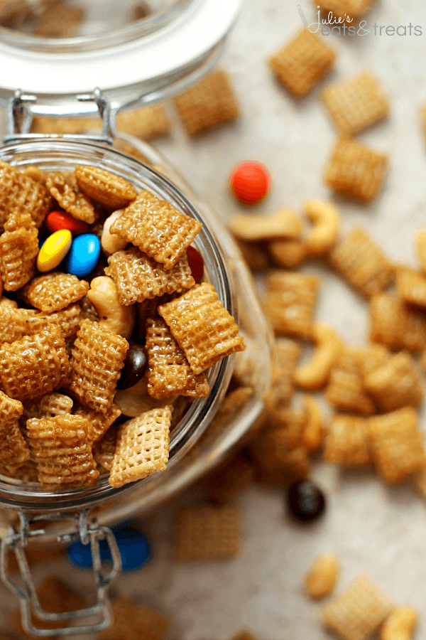 Sweet & Salty Cashew Chex Mix ~ Easy Snack Mix Loaded with Cashews, Chex, M&Ms & Cashews and Smothered in Caramel!