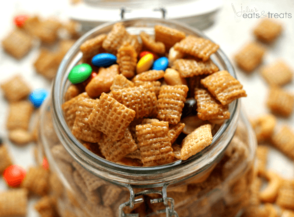 Sweet & Salty Cashew Chex Mix ~ Easy Snack Mix Loaded with Cashews, Chex, M&Ms & Cashews and Smothered in Caramel!