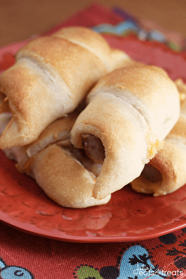 Cheesy Sausage Pigs in a Blanket ~ Flaky Crescent Rolls Stuffed with Sausage and Cheese! Quick, Easy and Perfect for Breakfast!