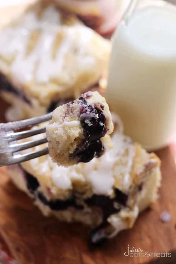 Blueberry Cream Cheese Coffee Cake ~ Delicious Coffee Cake Stuffed with Blueberries and Cream Cheese! Topped with a Crumb Topping and Glaze!