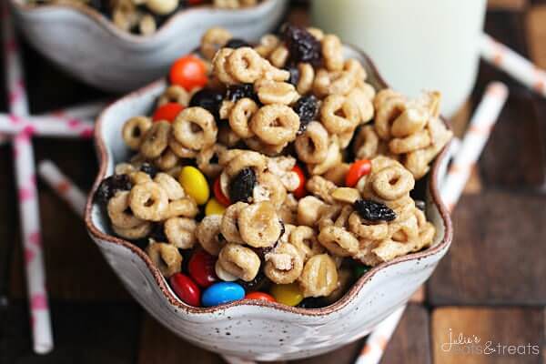 Cheerios Snack Mix ~ Easy, Sweet & Delicious Snack Mix Stuffed with Cheerios, Peanuts, Raisins & M&M's!