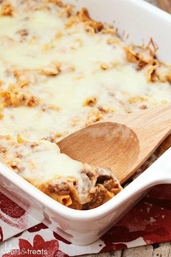Moms Pizza Casserole ~ Family Pleasing Casserole Stuffed with Pasta, Hamburger and Pizza Sauce!