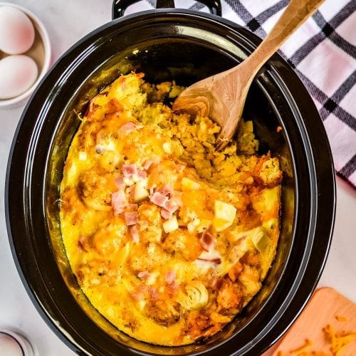 https://www.julieseatsandtreats.com/wp-content/uploads/2014/09/Crock-Pot-Tater-Tot-Egg-Bake-1505-500x500.jpg