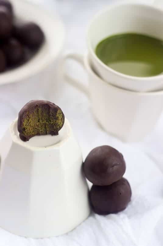Chocolate Green Tea Energy Bites - Foodfaithfitness.com