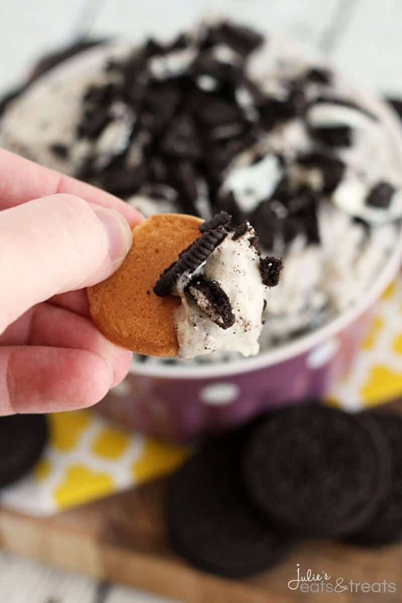 Cookies and Cream Dip ~ Quick, Easy Sweet Dip that's loaded with Oreos!