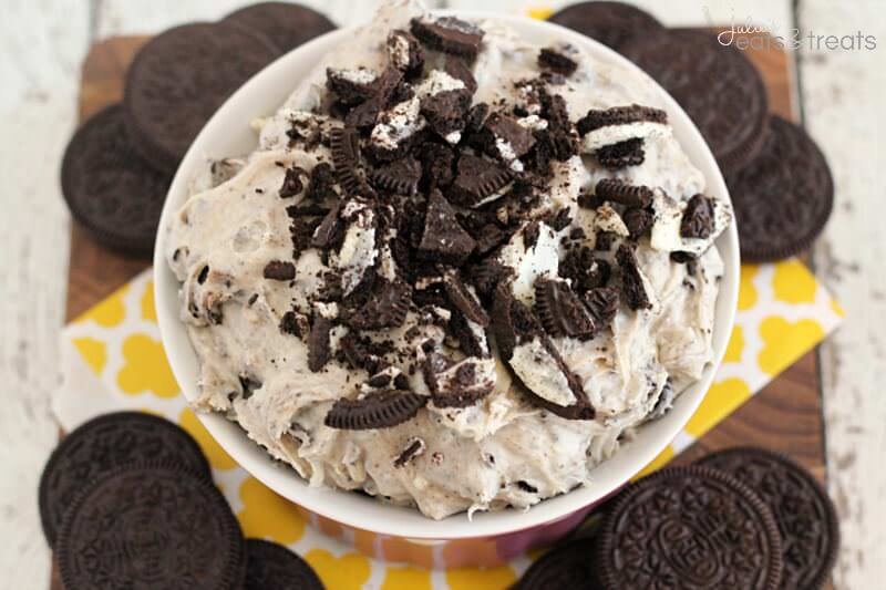 Cookies and Cream Dip ~ Quick, Easy Sweet Dip that's loaded with Oreos!