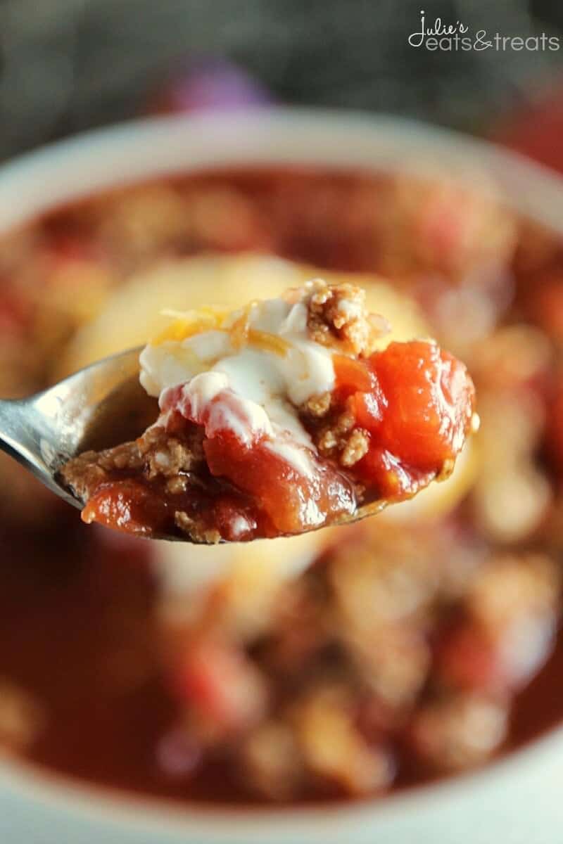 Light Crock Pot Spicy Turkey Chili ~ Delicious Light Chili Recipe with a Kick! Only Six Ingredients to a Healthy Dinner Recipe!
