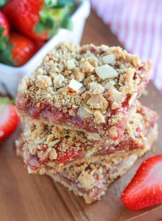 Whole Grain Strawberry Breakfast Bars ~ Delicious & Easy whole grain oat bars filled with strawberries and topped with an almond crumble! Perfect for Breakfast or a Sweet Treat!