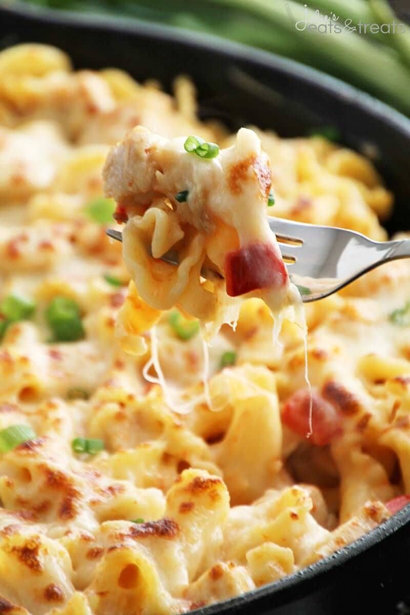 Red Red Pepper Chicken Alfredo Bake ~ Pasta Smothered in Light Roasted Red Pepper Sauce, Chicken & Cheese!