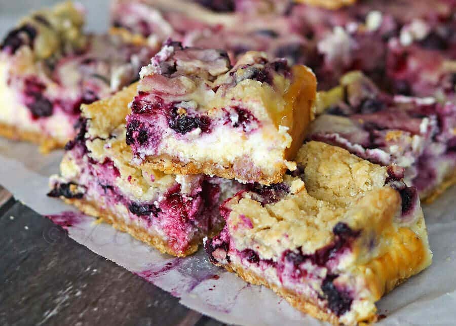 Berry Cheesecake Crumble Bars