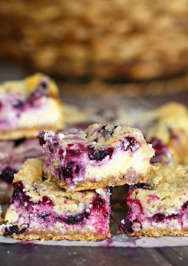 Berry Cheesecake Crumble Bars