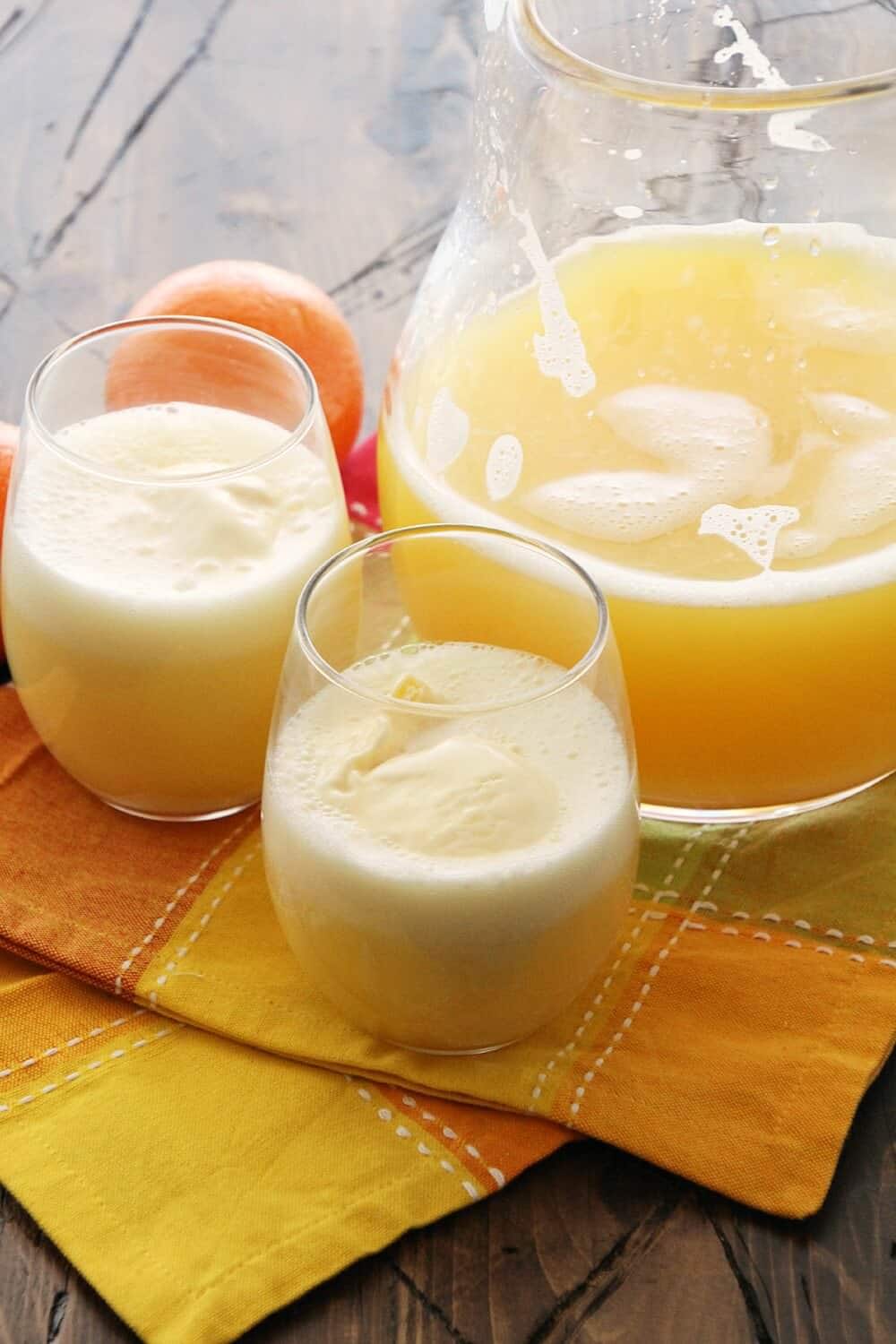 Mimosa Floats ~ Your Favorite Mimosa Dressed Up with Ice Cream! How Can You Not Love This?