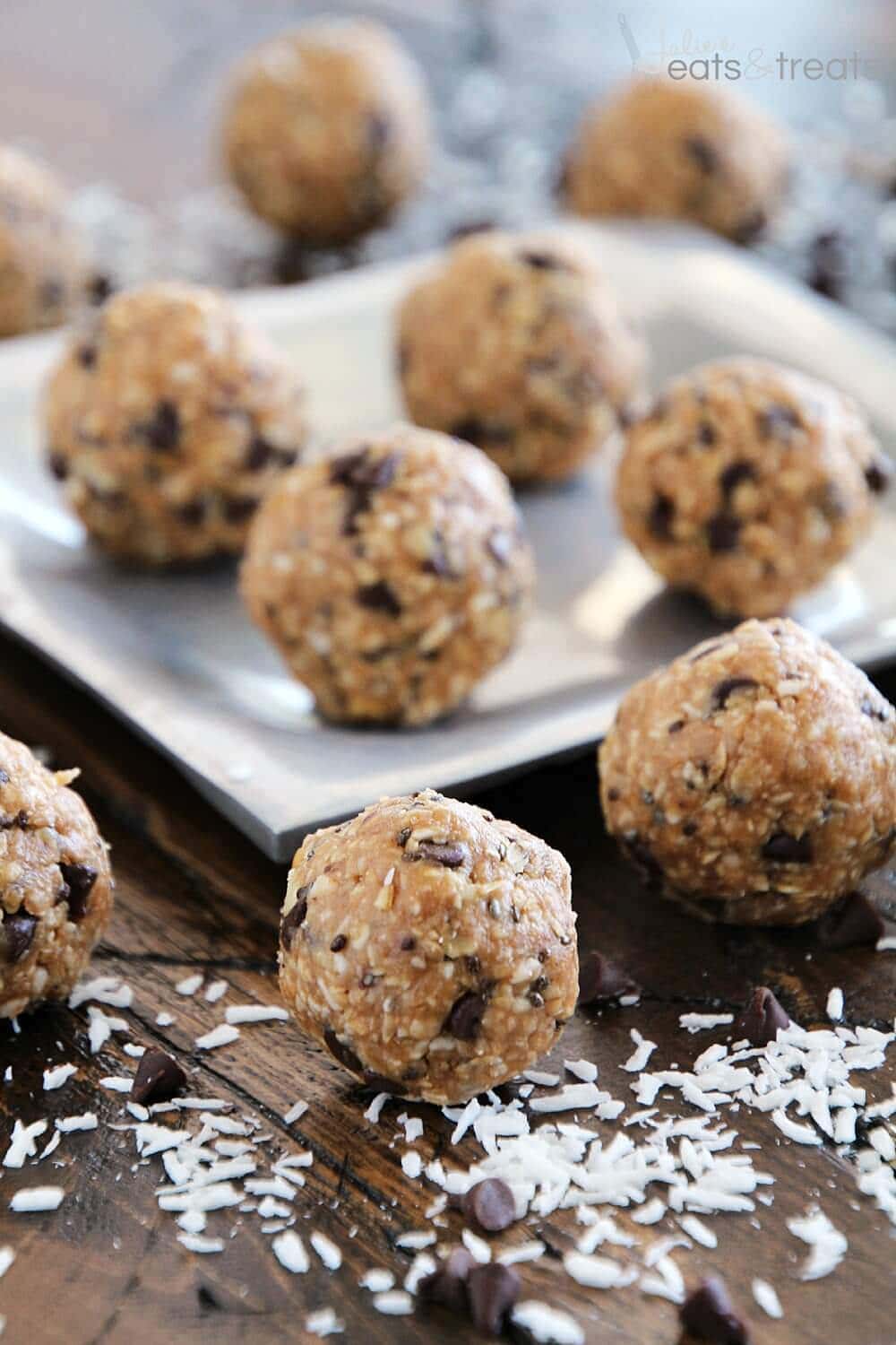No Bake Chocolate Chip Energy Bites ~ Delicious Energy Bites Loaded with Chocolate Chips, Coconut, Oats, Flaxseed and Chia Seeds!