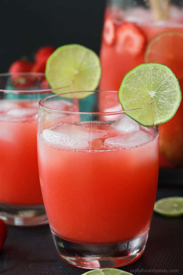 A fresh Strawberry Limeade made with 5 ingredients and done in 5 minutes - its a must this summer!