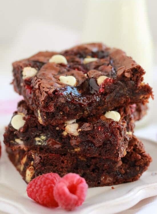 Raspberry White Chocolate Brownies ~ Fudgy brownie recipe filled with white chocolate chips, raspberry jam, and fresh raspberries. Simple and delicious!