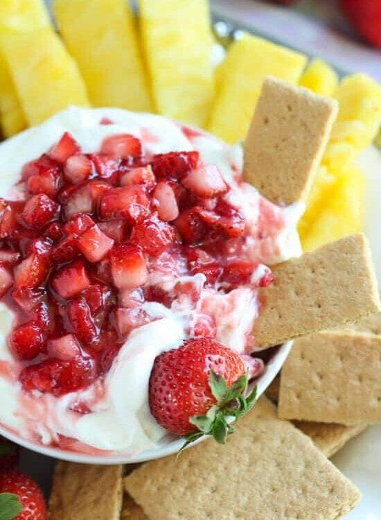 Strawberry Cheesecake Dip ~ A Sweet and Creamy Cheesecake Dip Recipe Topped with Fresh Strawberries. Serve with graham crackers, cookies, or fruit for dipping!