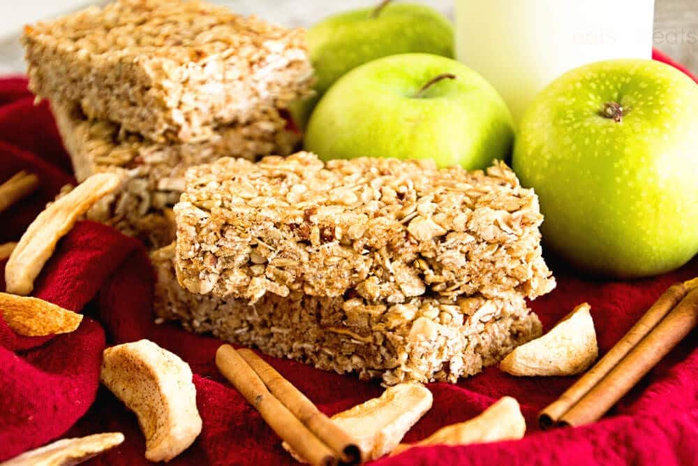 Chewy Cinnamon Apple Granola Bars ~ Soft, Chewy, Delicious Homemade Granola Bar Recipe Stuffed with Apples, Cinnamon, Oats, Pecans and Sunflower Seeds!