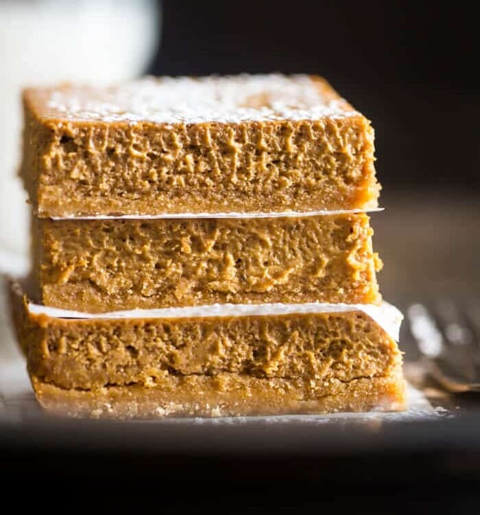 Skinny Gluten Free Pumpkin Cheesecake bars - These easy pumpkin cheesecake bars have a spicy-sweet gluten free crust and are so creamy! You'd never know they're only 150 calories! | Julieseatsandtreats.com |