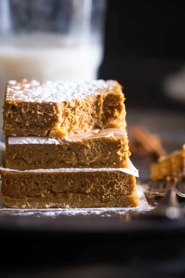 Skinny Gluten Free Pumpkin Cheesecake bars - These easy pumpkin cheesecake bars have a spicy-sweet gluten free crust and are so creamy! You'd never know they're only 150 calories! | Julieseatsandtreats.com |