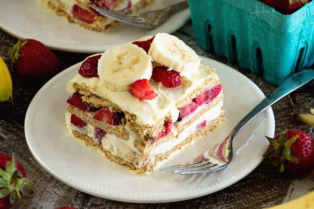 Skinny Strawberry Banana Ice Box Cake Recipe ~ Easy, Traditional Ice Box Cake Recipe Stuffed with Bananas, Strawberries, Graham Crackers and Vanilla Pudding! Plus it's Lightened Up for a Guilt Free Dessert!