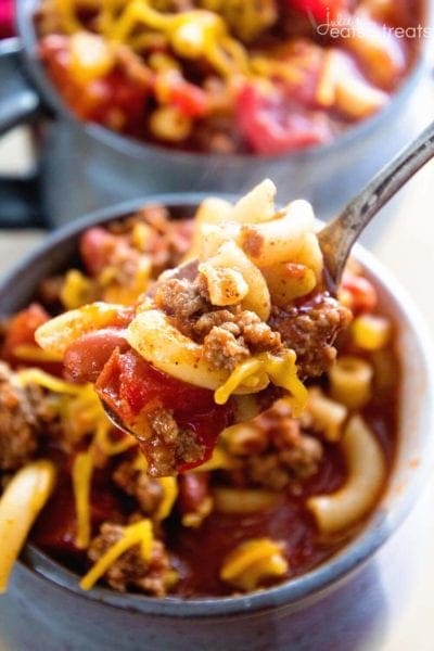 Crock Pot Hearty Chili Mac Recipe ~ Delicious Chili Slow Cooked All Day Long and Then Finished Off with Pasta! Hearty, Comforting Meal for Dinner!