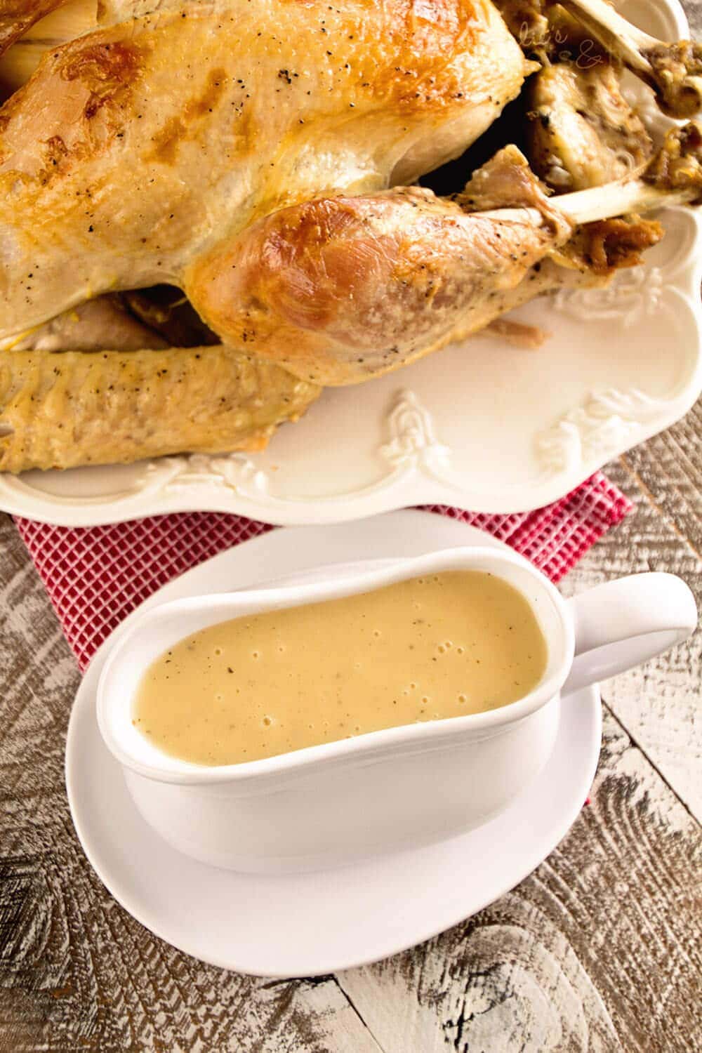 Easy Homemade Turkey Gravy Recipe - Julie's Eats & Treats