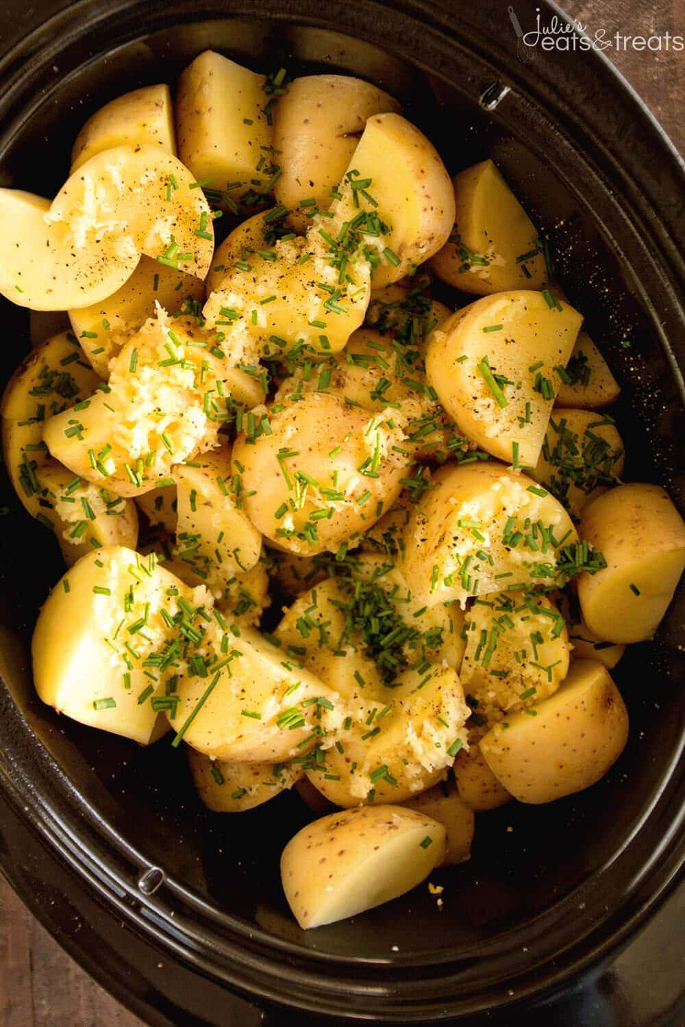 Crock Pot Garlic Mashed Potatoes Recipe - Julie's Eats & Treats
