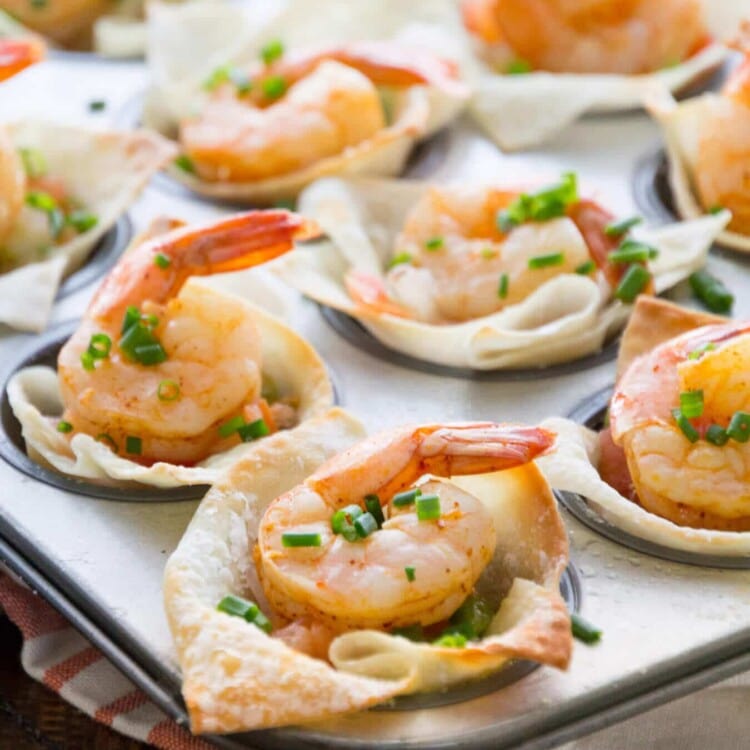 Light Tex Mex Shrimp Bites Recipe ~ Perfect Holiday Appetizer! Crunchy Wonton Shells Stuffed with Pico de Gallo, Guacamole, and Shrimp! Plus, it's a Light Appetizer So You Won't Feel Guilty!