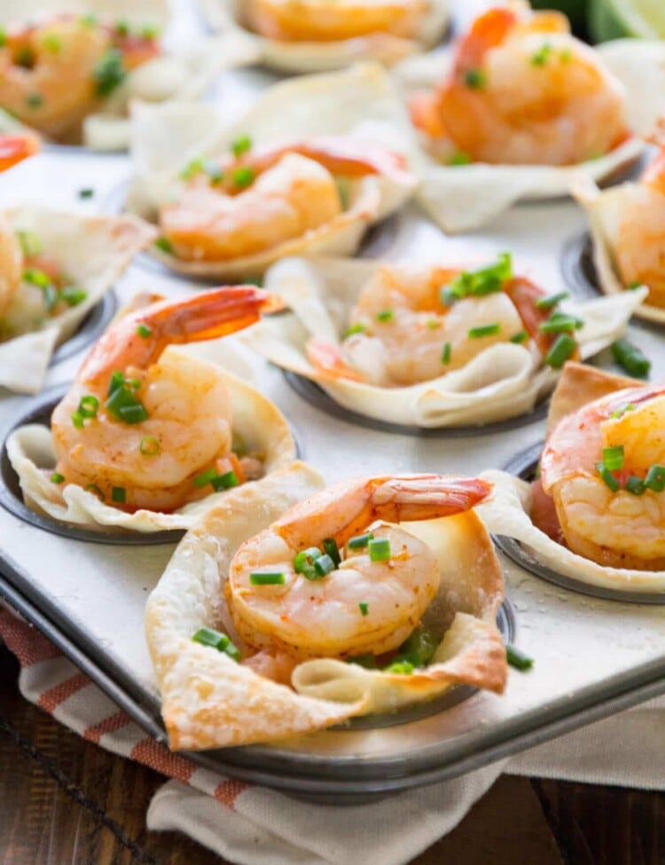 Light Tex Mex Shrimp Bites Recipe ~ Perfect Holiday Appetizer! Crunchy Wonton Shells Stuffed with Pico de Gallo, Guacamole, and Shrimp! Plus, it's a Light Appetizer So You Won't Feel Guilty!