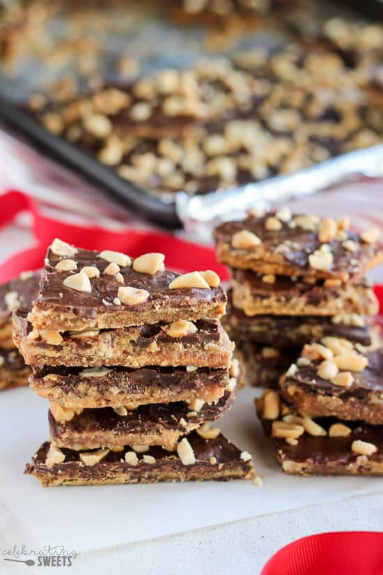 Peanut Butter Graham Cracker Toffee - Peanut butter and chocolate combine in this easy graham cracker toffee recipe. Sweet and salty with crunchy buttery layers.