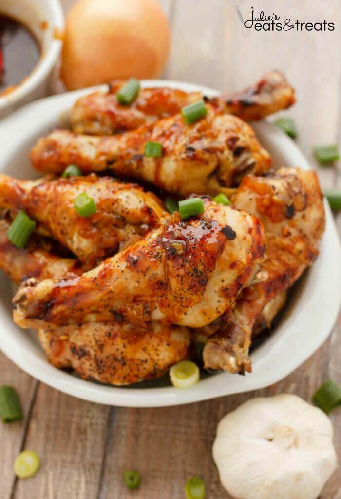 Honey Garlic Chicken Drumsticks - Take a cost-effective cut of chicken and transform it into something amazing for a weeknight meal!