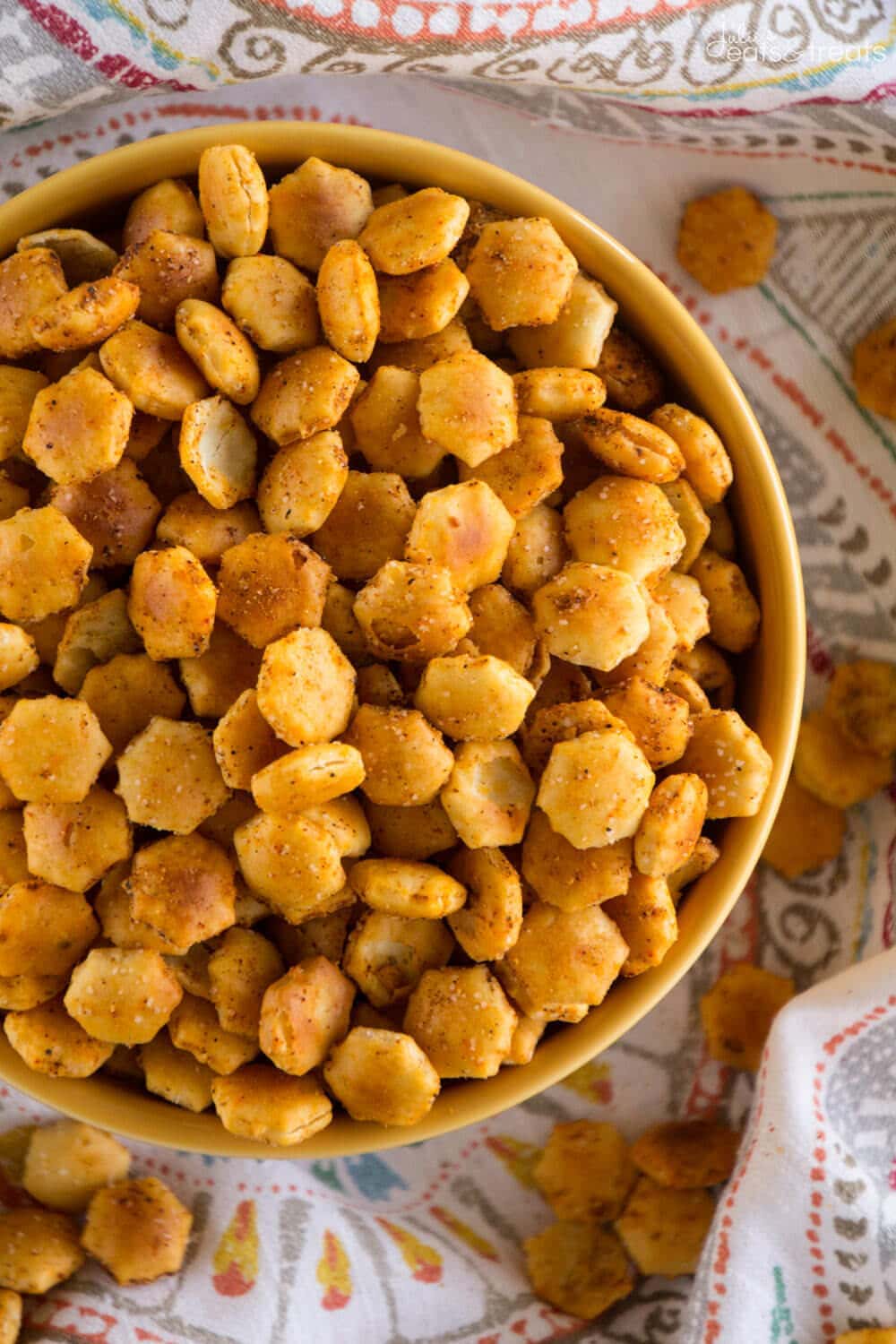 Taco Oyster Crackers Recipe ~ Quick, Easy Snack Mix Recipe that's Got a Kick to it! No One Will Be Able to Stop Munching on These!