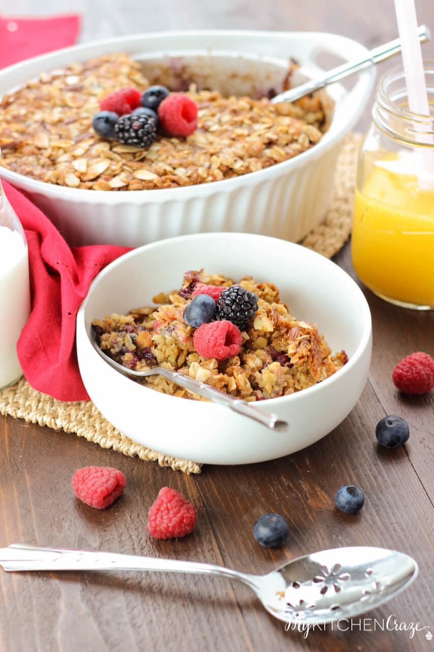 Almond Berry Baked Oatmeal ~ mykitchencraze.com