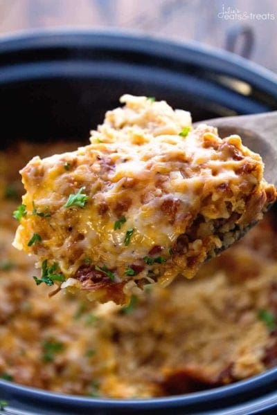 Turkey Crock Pot Breakfast Casserole ~ Wake Up to Breakfast Ready in the Morning! This Make Ahead Breakfast Casserole Recipe Cooks During the Night so You Can Enjoy Breakfast! Stuffed with Turkey Sausage, Hash Browns and Eggs!
