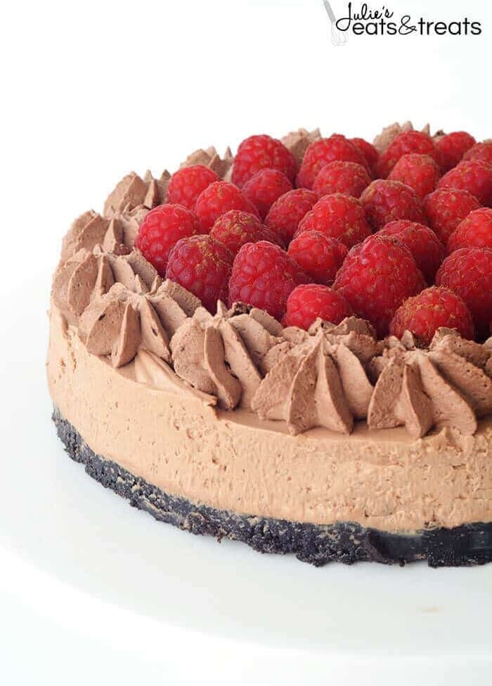 No Bake Raspberry Chocolate Cheesecake ~ Delicious, Easy Chocolate Cheesecake with a Delicious Oreo Crust, Creamy Chocolate Cheesecake and Topped with Fresh Raspberries and Chocolate Whipped Cream!